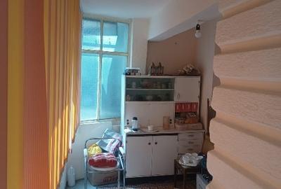 Vând apartament 2 camere, 66mp, Tecuci – str. Ghe. Petrașcu, etaj 2/4 - 3