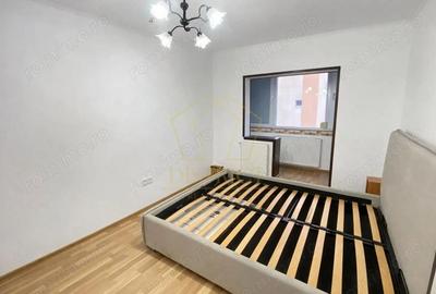 Apartament cu 3 camere semidecomandat în Aradului