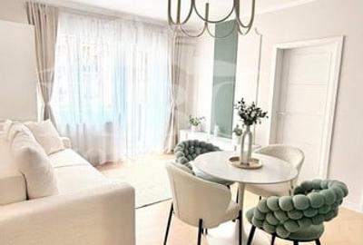 Apartament cu 3 camere semidecomandat, mobilat în Florești