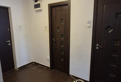 Apartament cu 3 camere decomandat în 1 Mai - 23