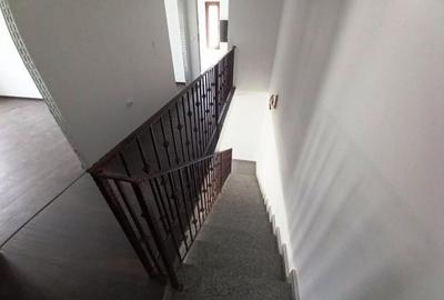 Casa 4 camere in duplex  la  Strejnic. - 24
