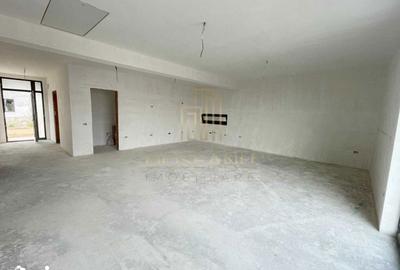 Casă cu 4 camere cu Teren 300 Mp în Sânmartin