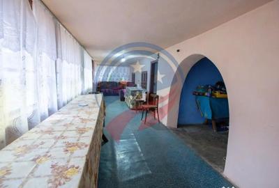 Casă cu 4 camere cu Teren 1606 Mp în Leu - 3