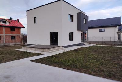 Casă cu 4 camere în Argeșelu - 5