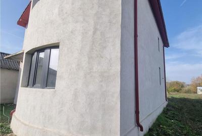 Casă cu 6 camere decomandat cu Teren 1200 Mp în Poroschia - 2
