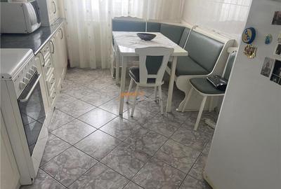 Apartament 4 camere , zona centrala -2 Stejari , decomandat - 6