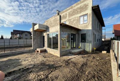 Casă cu 2 camere cu Teren 250 Mp în Vânători