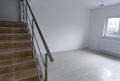 Casă cu 5 camere cu Teren 27.5 Mp în Giurgiului - 3