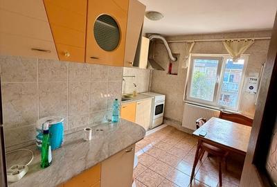 Apartament cu 3 camere decomandat în Apusului - 4