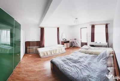 Casă cu 5 camere cu Canalizare în Central
