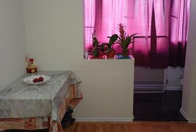 Apartament cu 2 camere semidecomandat în Micro 17