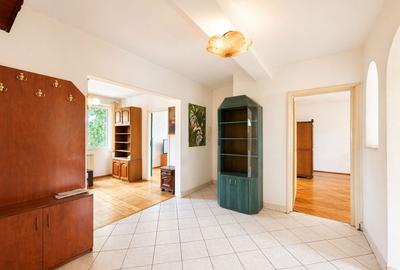 Apartament cu 4 camere decomandat în Central - 2