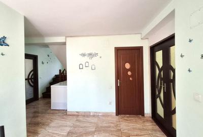 Casă individuală cu 8 camere cu Canalizare în Central - 5