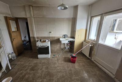 Apartament cu 3 camere decomandat în Giulești - 6