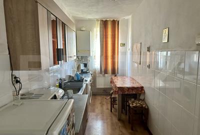 Apartament 3 camere de vanzare Zona Kogalniceanu, Sebe - 1