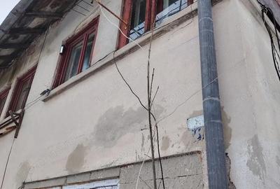 Casă cu Teren 400 Mp în Central - 3