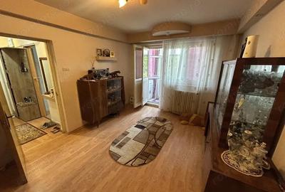 Apartament cu 2 camere semidecomandat în CET - 8