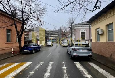 Casă cu 4 camere cu Canalizare în Central - 1