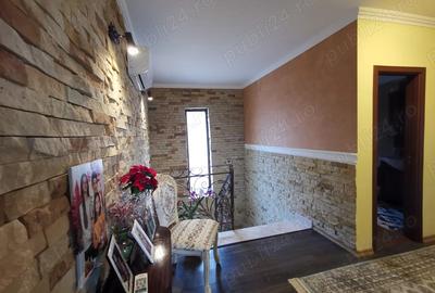 Casă cu 6 camere cu Teren 420 Mp în Piața Centrală - 19