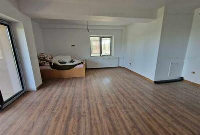 Casă cu 12 camere cu Teren 1000 Mp în Romanii de Sus - 6