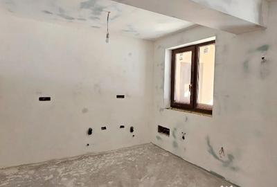 Casă cu 5 camere cu Teren 1400 Mp în Central - 4