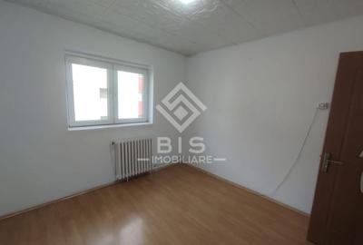Apartament cu 3 camere semidecomandat în Decebal - 1