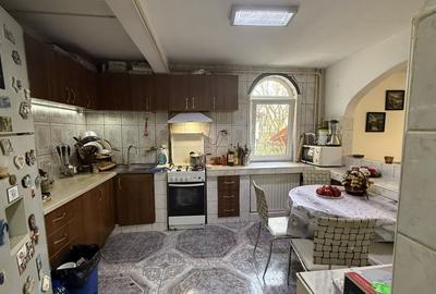 Apartament spatios, 3 camere, decomandat, 95 mp, parter - Girocului - 4