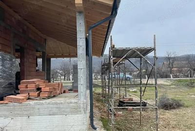 Casă cu 6 camere în Ghioroc - 9