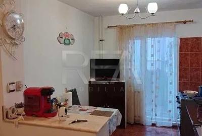 Apartament cu 3 camere decomandat în Rahova - 2