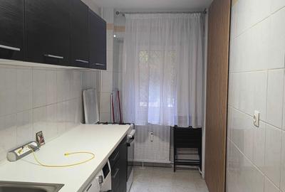 Garsonieră decomandată în Costin Georgian