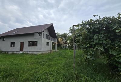 Casă cu 5 camere cu Teren 1483 Mp în Mitocu Dragomirnei - 1