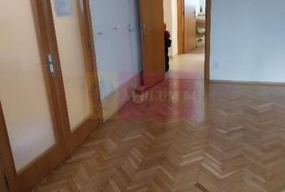 Apartament cu 4 camere decomandat în P-ța Muncii - 2