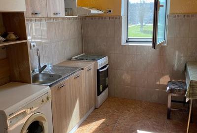 Apartament cu 2 camere decomandat în Moldova Nouă - 1