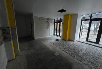 Spațiu comercial, de 36 mp, în Decebal - 3