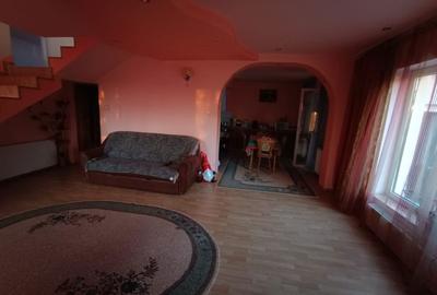 Casă cu 4 camere în Exterior Vest - 3