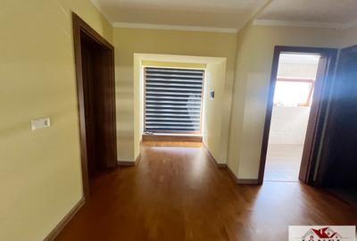 Duplex cu 4 camere cu Canalizare în Est - 3