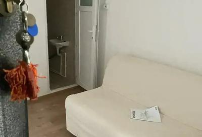 Garsonieră decomandată în Titan