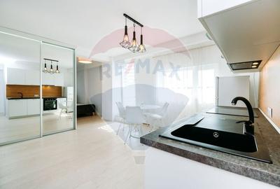 Apartament cu 4 camere semidecomandat, mobilat în Între Lacuri