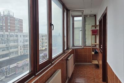 Apartament cu 3 camere decomandat în Trivale - 2