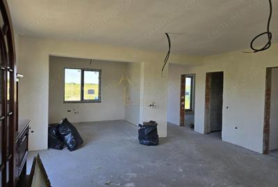 Casă cu 4 camere cu Canalizare în Central - 14