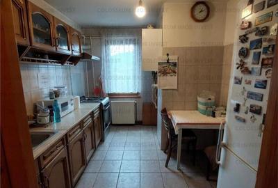 Apartament 4 camere, decomandat - zona Tractorul Apartament 4 camere, decomandat - zona Tractorul - 2