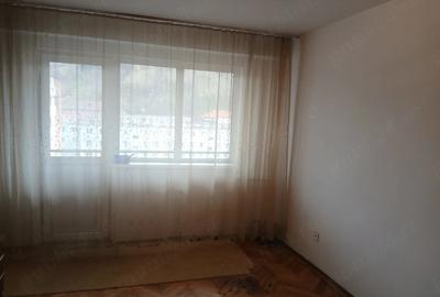 Apartament cu 3 camere decomandat în Petros - 1