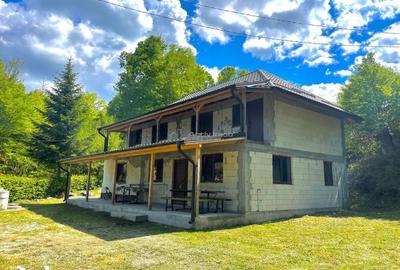 Casă cu 7 camere cu Teren 1035 Mp în Central - 2