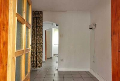 Apartament cu 3 camere nedecomandat în Astra