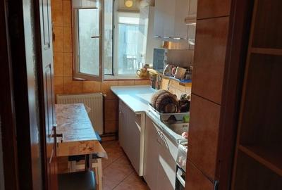Apartament cu 3 camere semidecomandat în Micro 4 - 8