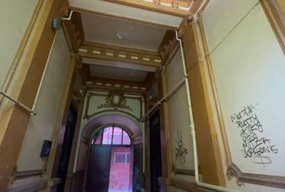 Clădire Istorică de 2400 mp la Kilometrul 0 - 4