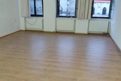Spațiu comercial, de 65 mp, în Central - 2