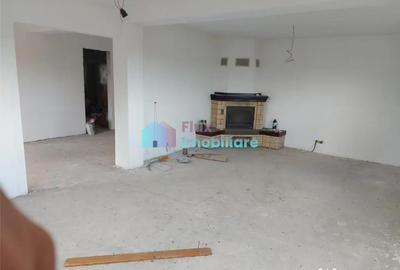 Casă cu 4 camere cu Teren 8450 Mp în Central - 5