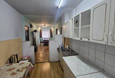 Apartament cu 3 camere decomandat, mobilat în Sud