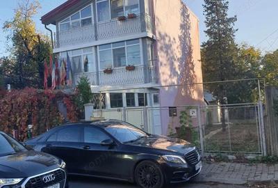 Casă cu 8 camere cu Teren 172 Mp în Centru Civic - 3